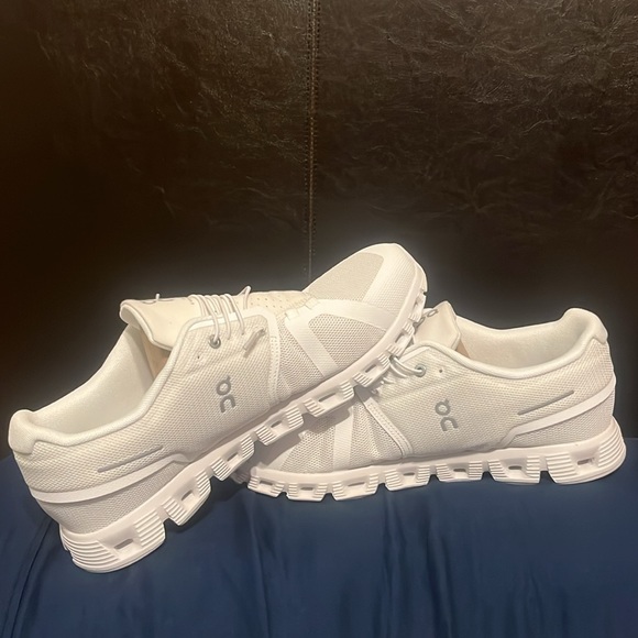 On Cloud 5 men’s/women’s white running shoes/sneakers - Picture 7 of 7